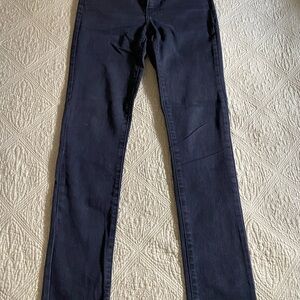 Black Skinny Jeans with Classic Design